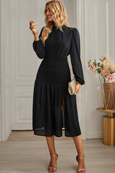 Elegante vestido midi de manga larga color burdeos